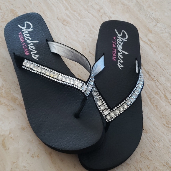 discontinued skechers sandals